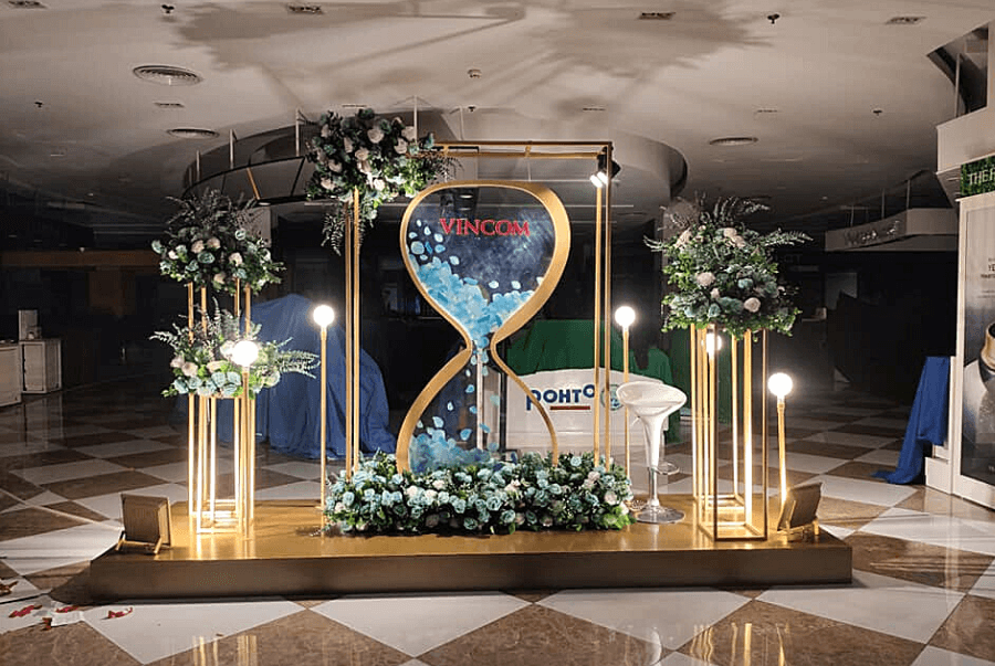 Sân khấu khoảnh khắc bông hồng xanh tại Vincom Times City do Golden Star thiết kế - thi công