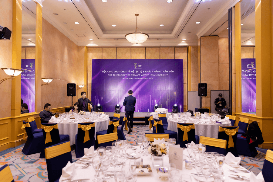Ngay từ sớm, đội ngũ nhân viên Golden Star cùng nhân viên khách sạn Daewoo đã kết hợp cùng set-up không gian phòng hội nghị hết sức sang trọng, lịch sự